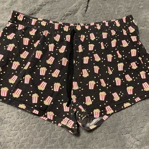 Bobbie Brooks Faded Black Popcorn Shorts. Size 2X
Hip To Hip 19
Top To Bottom 14